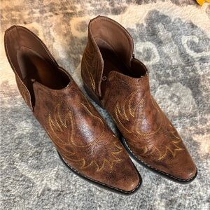 Roper women’s booties size 8.5